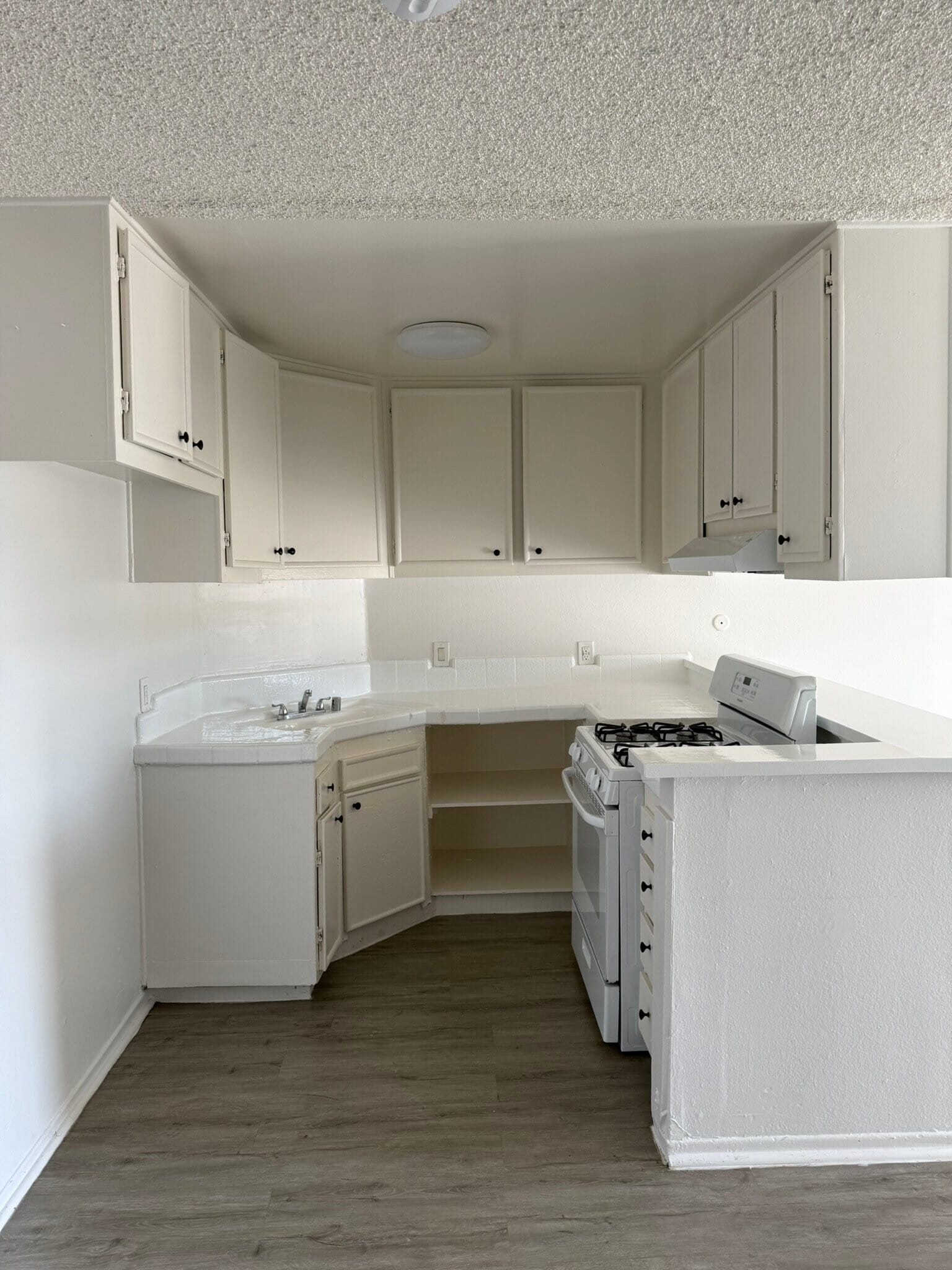 Building Photo - 509 N Berendo St
