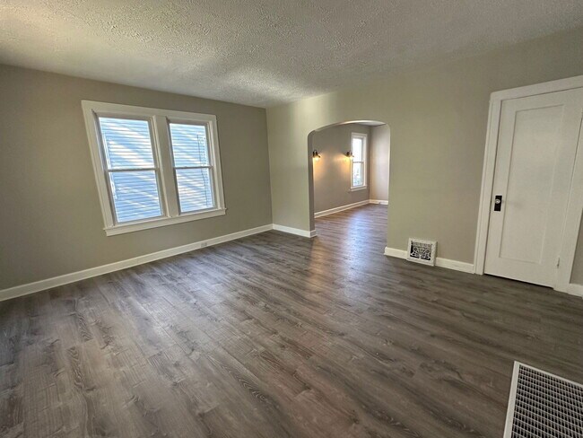 Building Photo - 114 N Missouri Ave