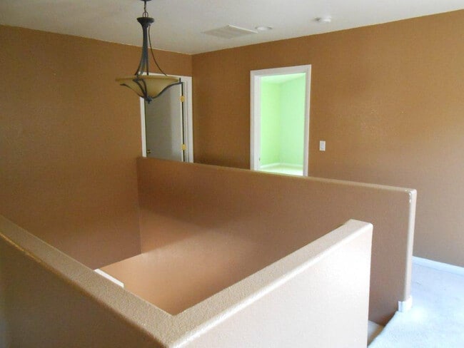 Building Photo - Beautiful Spacious 2 Story Home in Northwest