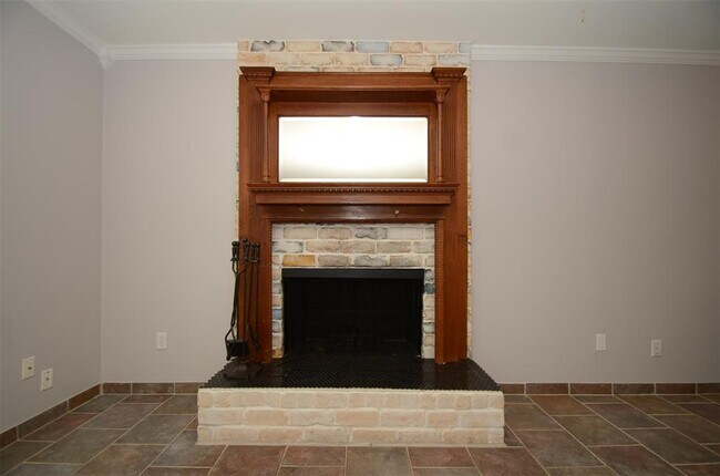 Building Photo - 6402 Del Monte Dr