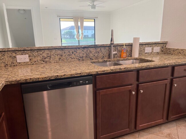 Building Photo - 3BR/2.5BA/1CG Townhome in Gran Paradiso