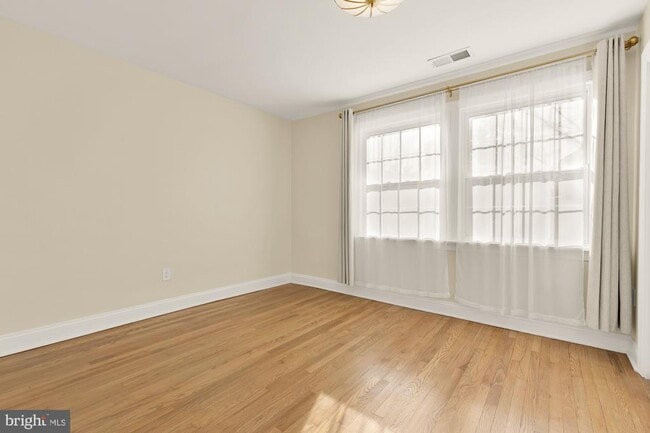 Building Photo - 2205 Observatory Pl NW