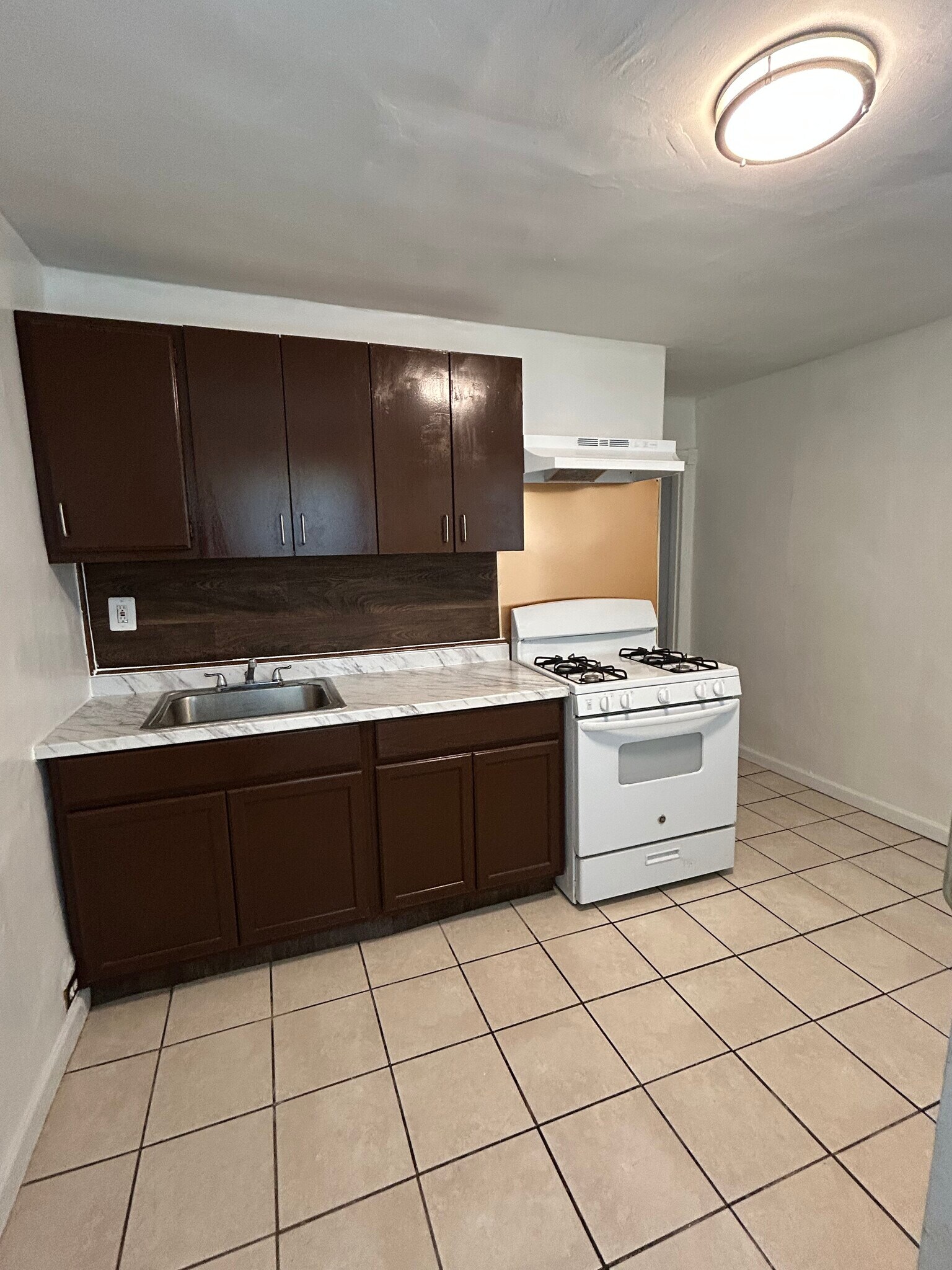Building Photo - 2127 S 65th St