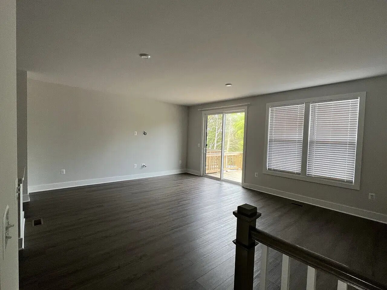 Building Photo - 584 Hazel Dr