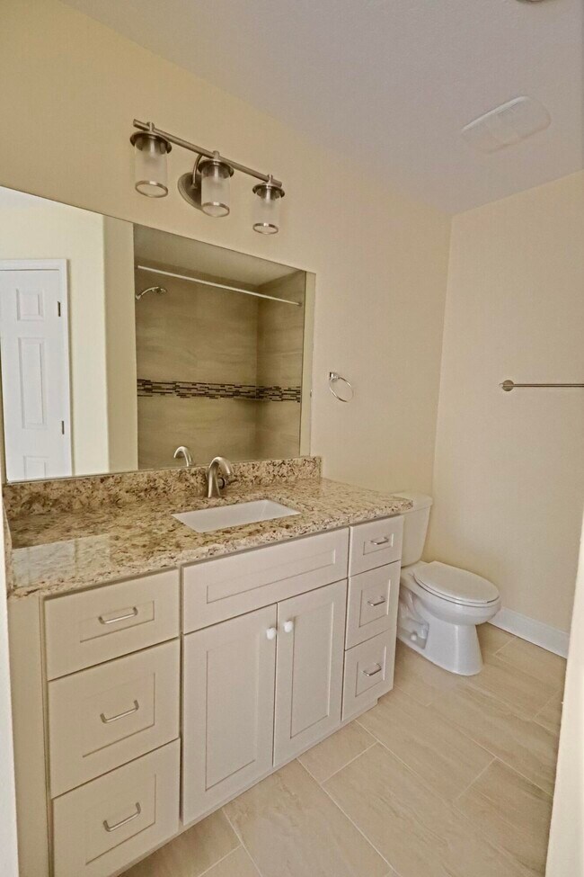 Building Photo - 2168 Paloma St