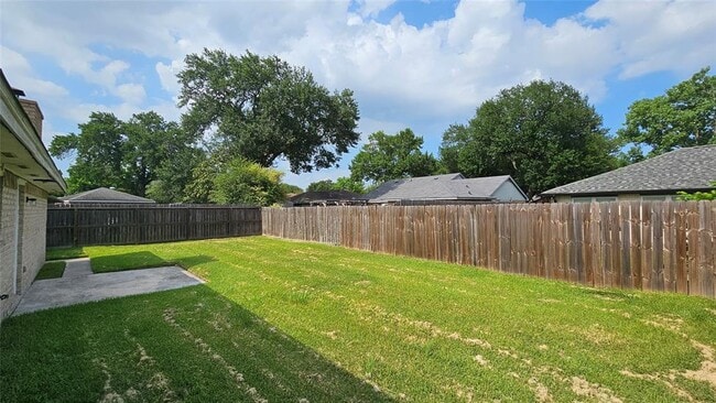 Building Photo - 11226 Beauvoir Dr