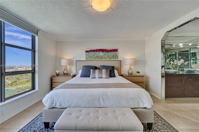 Building Photo - 3500 Mystic Pointe Dr