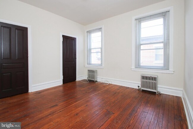 Building Photo - 832 Mercer St