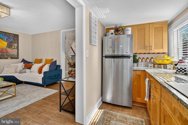 Building Photo - 426 Main St