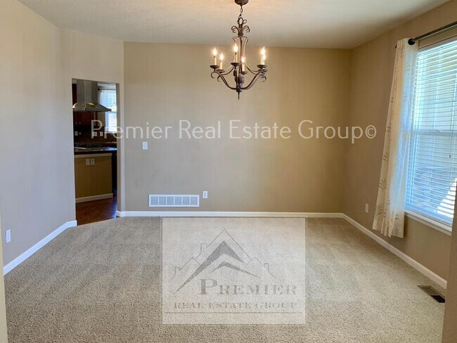 Building Photo - 5984 Revelstoke Dr