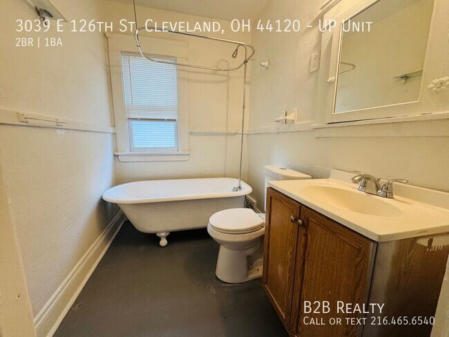Building Photo - 3039 E 126th St