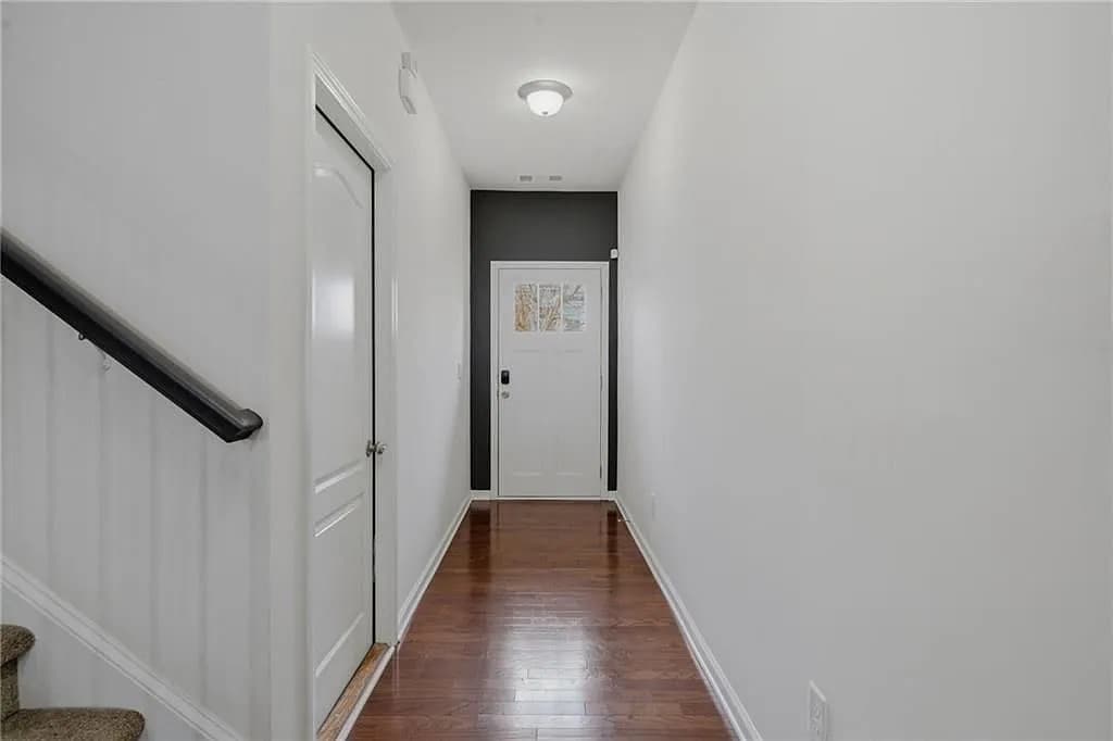 Building Photo - Room in Townhome on Paxton Dr SW