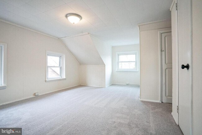 Building Photo - 383 Spruce St