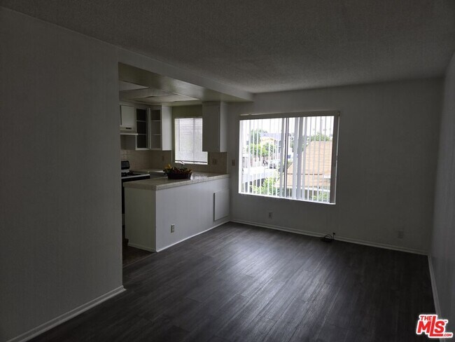 Building Photo - 1233 Tamarind Ave