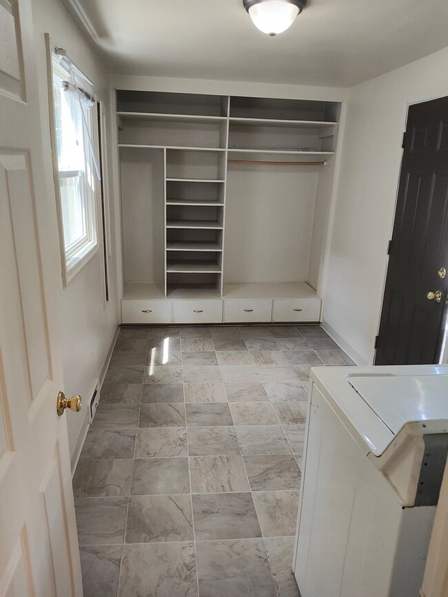 Building Photo - 4BR/2BA House only $2195/month!!!