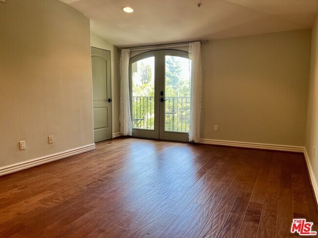 Building Photo - 4301 Los Feliz Blvd
