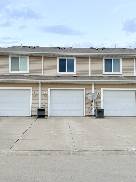 Building Photo - 1212 NE 7th Ln