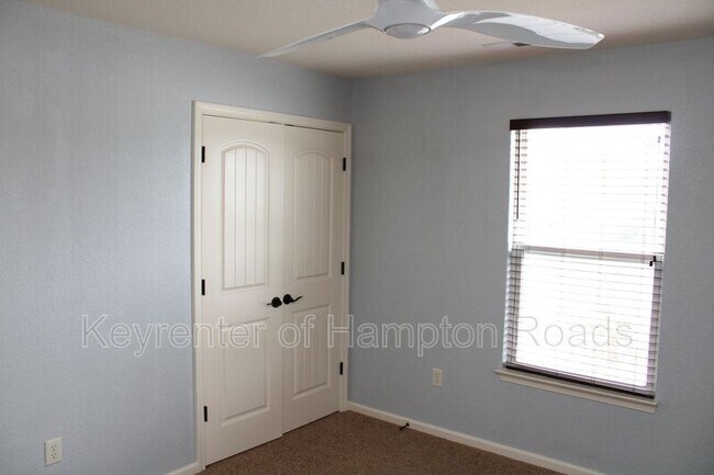 Building Photo - 3901 Grand Isle Dr