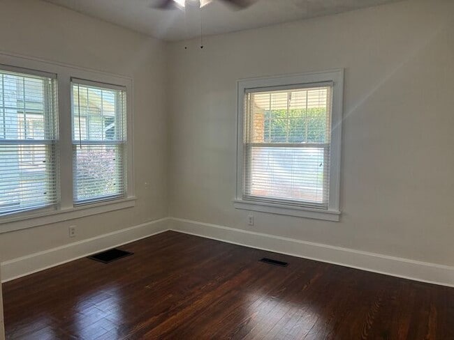 Building Photo - Charming North Side 2 Bedroom Home Near ISU Memorial Stadium!