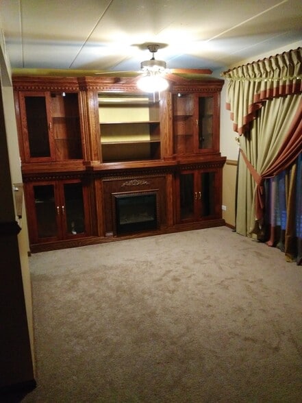 Building Photo - 8351 W 87th St