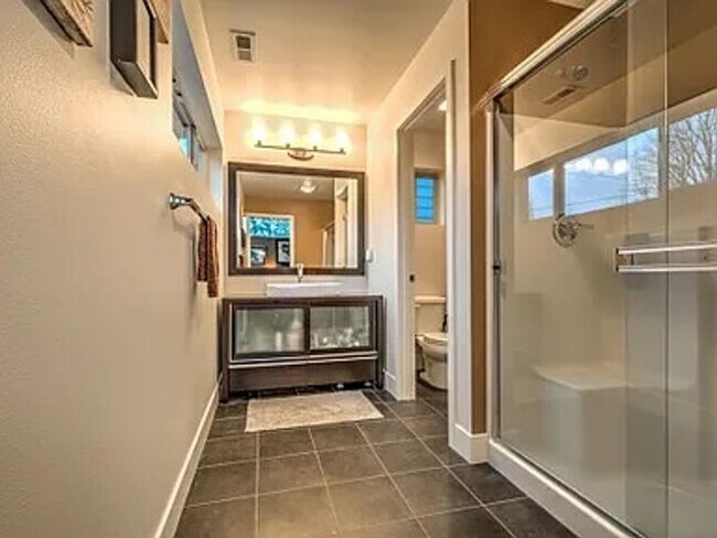 Building Photo - Stylish & Updated Home – 3BR/205BA, AC, Ne...
