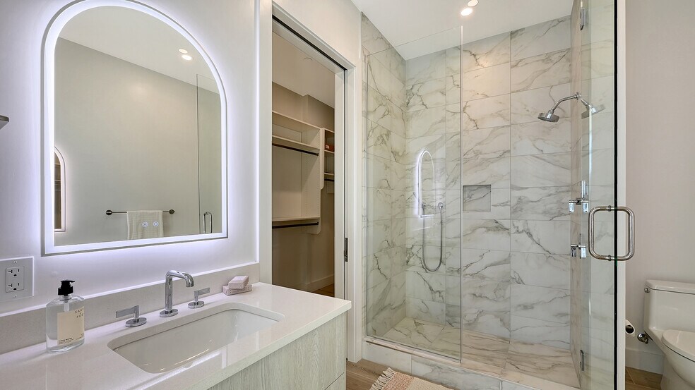 Master Bathroom - 33 S Palm Ave