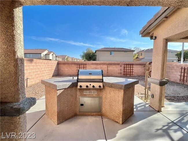 Building Photo - 9325 Hidden Harbor Ave