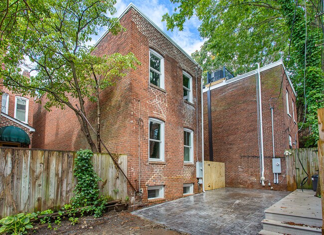 Building Photo - 1605 Park Ave