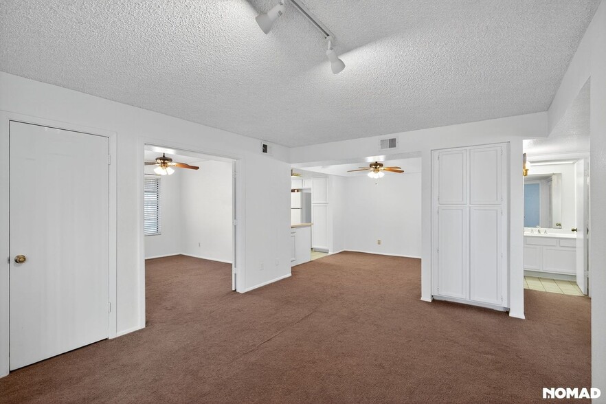 Building Photo - 1905 E University Dr