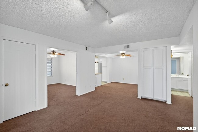 Building Photo - 1905 E University Dr