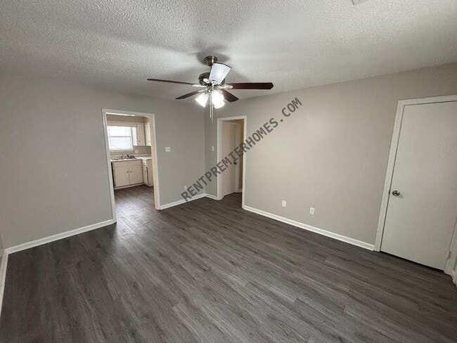 Building Photo - 2007 Cloverdale Rd