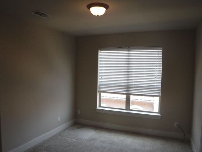 Building Photo - Beautiful 2 bed 2.5 Bath in Las Colinas!