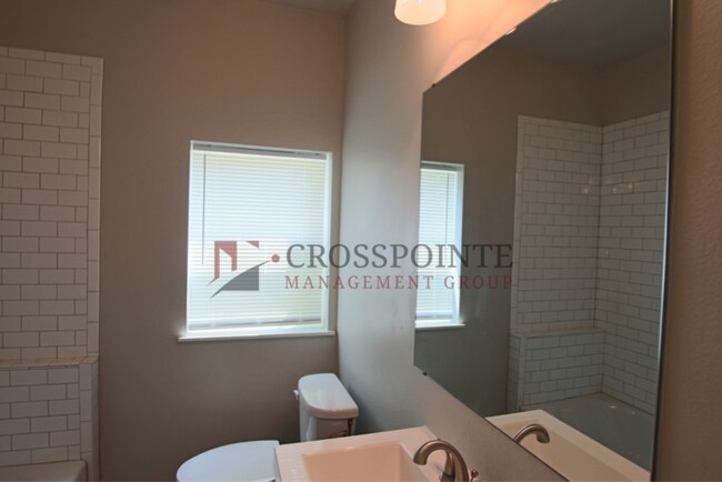 Building Photo - Available Now! 2 bedroom in Historic Charn...