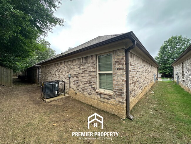 Building Photo - Charming 3BR/2BA Bartlett Area Home | High Ceilings, Stainless Steel & 2-Car Garage