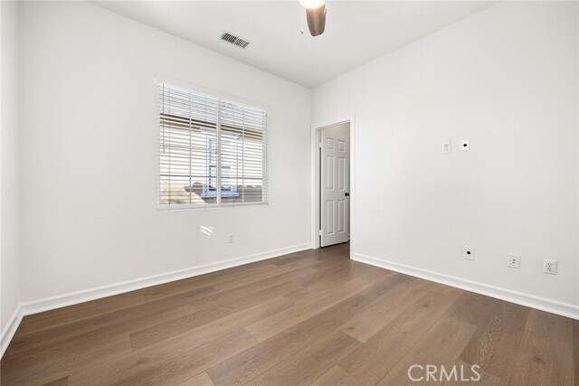 Building Photo - 2556 Pearblossom St