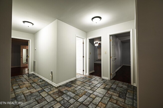 Building Photo - 113 Blue Ridge Ct