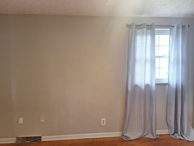 Building Photo - Basement Rancher located in Farragut