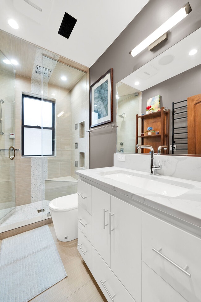 Building Photo - 1226 S 60th Ct