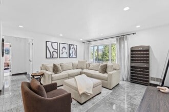 Building Photo - 800 River Rd