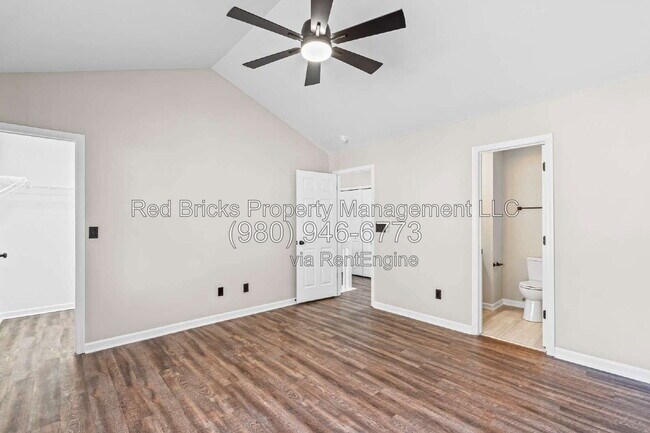 Building Photo - 10212 University Park Ln