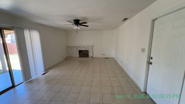 Building Photo - South West Visalia Now Ready!