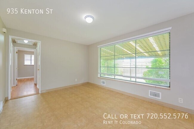 Building Photo - 935 Kenton St