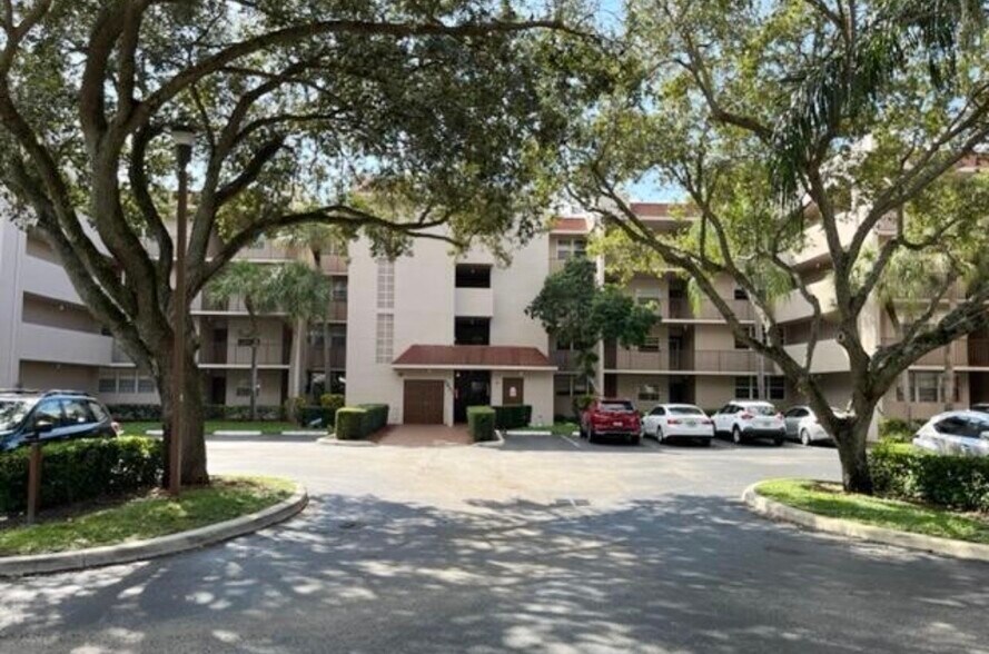 Building Photo - 1931 Sabal Palm Dr