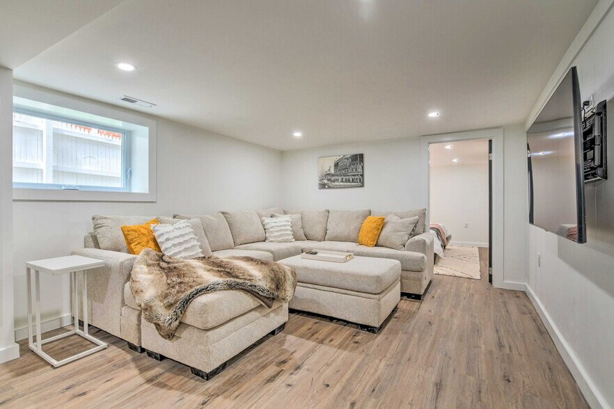 Building Photo - 1129 Augusta St