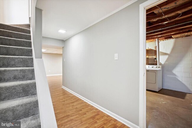 Building Photo - 1962 Mariner Ln