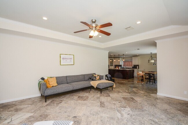 Building Photo - 9906 Cedardale Dr