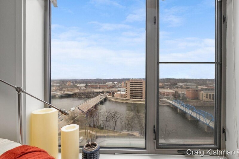 Building Photo - 152 Campau Cir NW