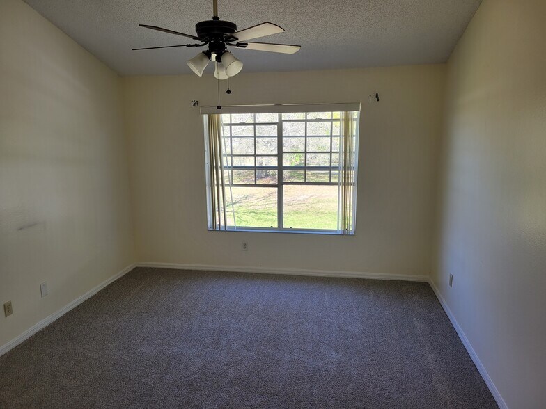 Building Photo - 2488 Sweetwater Club Cir