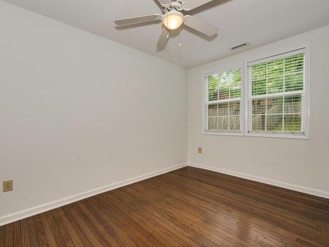 Building Photo - 5113 Valley Stream Rd