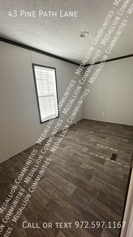 Building Photo - 43 Pine Path Ln